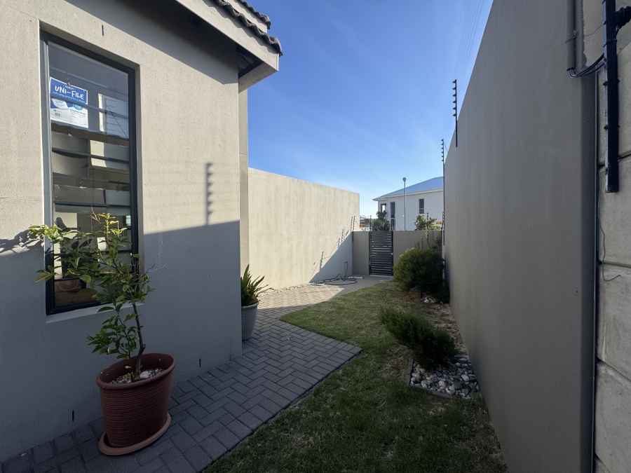 3 Bedroom Property for Sale in Parklands North Western Cape